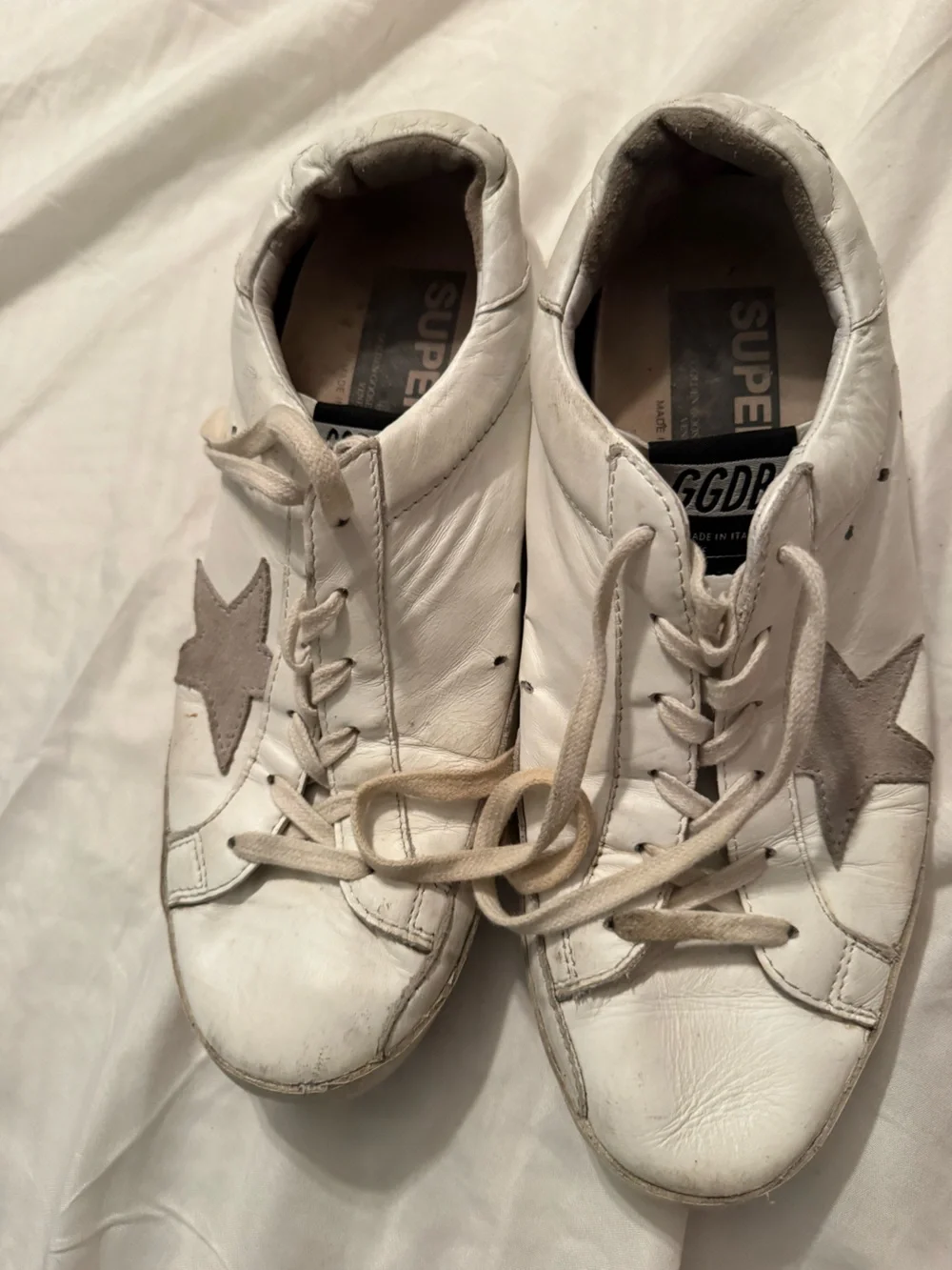 Golden Goose size 39 (EU) is equivalent to a US Men's 6 or US Women's 8.5 to 9